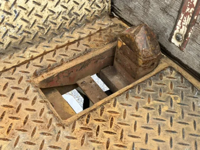 ツイストロックを上げた状態です。|日野 レンジャー LDG-GK8JRAAの写真15