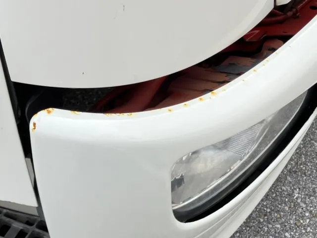 運転席側フロントバンパー上部に、サビがあります。|日野 レンジャー LDG-GK8JRAAの写真18