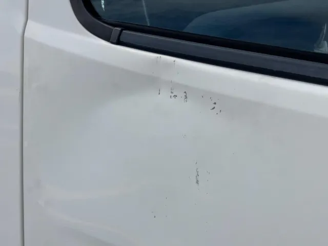 運転席側ドアパネル上部に、傷・ヘコミがあります。|日野 レンジャー LDG-GK8JRAAの写真23