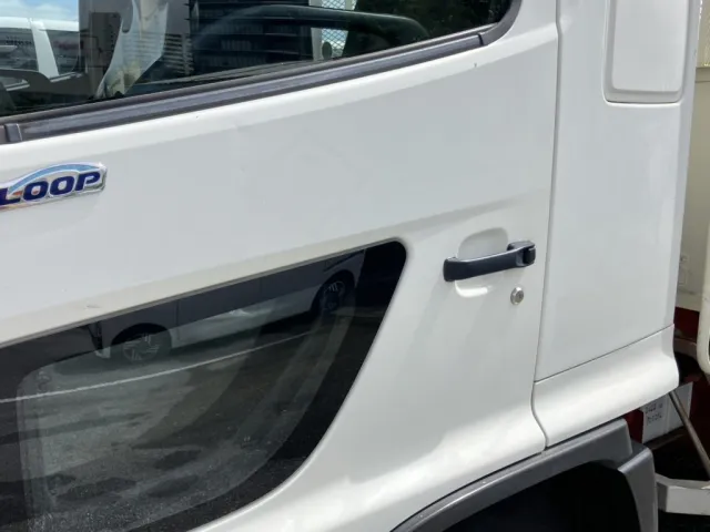 助手席側ドアパネルの状態です。|日野 レンジャー LDG-GK8JRAAの写真24