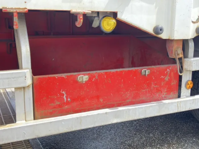 助手席側に、物入れがあります。|日野 レンジャー LDG-GK8JRAAの写真45