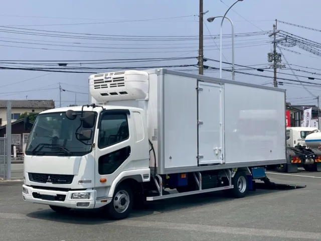 ベッド付キャブです|三菱 ファイター 2KG-FK65F(2WD)の写真1