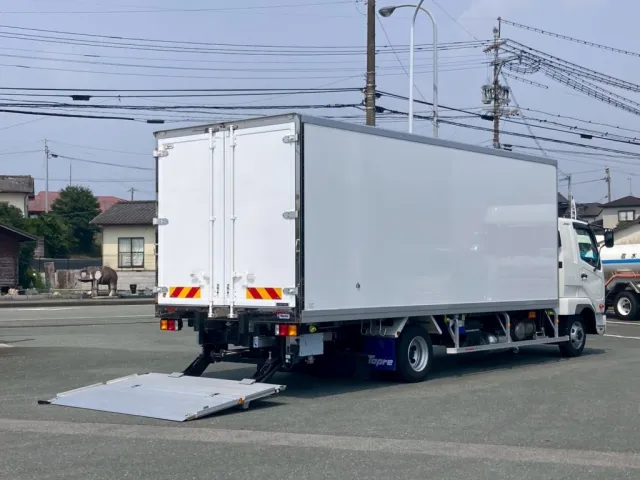 格納ゲート付きです|三菱 ファイター 2KG-FK65F(2WD)の写真4