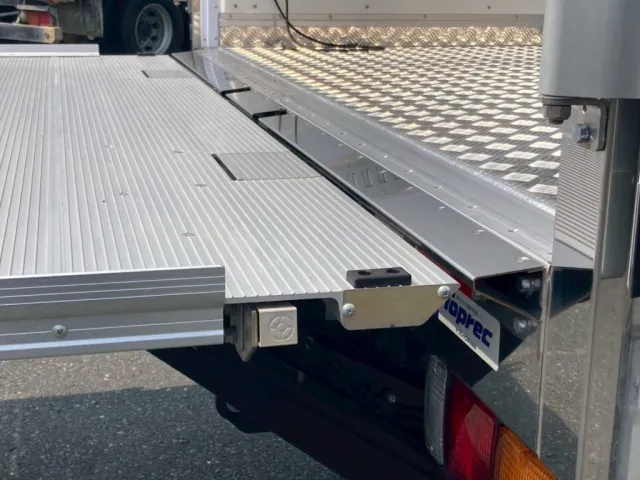 ゲートとボディーのクリアランス|三菱 ファイター 2KG-FK65F(2WD)の写真10