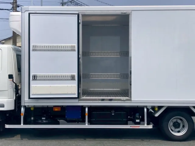 サイドドアを開いた状態|三菱 ファイター 2KG-FK65F(2WD)の写真14