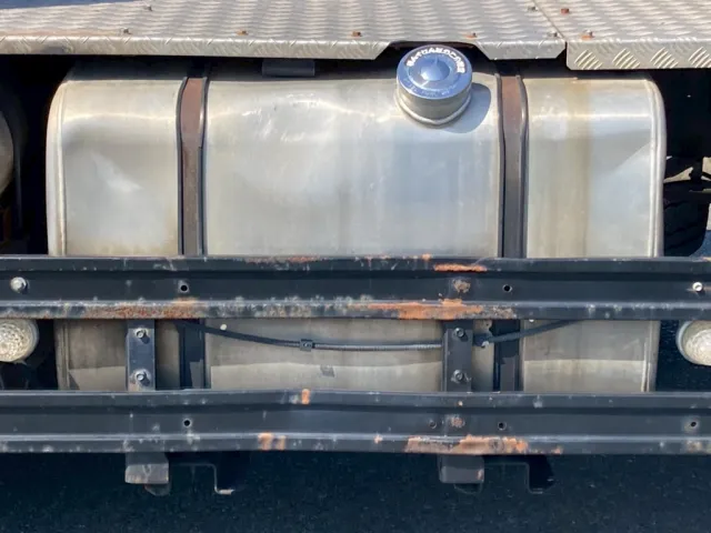 燃料タンクはアルミ製400Lです|UDトラックス クオン QKG-GK6XADの写真29