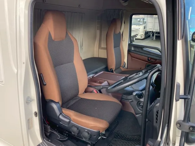 室内|日野 レンジャー 2PG-FD2ABG(2WD)の写真7