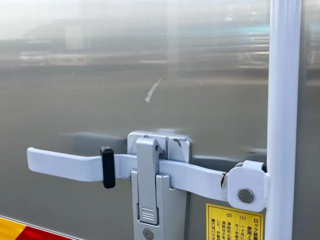 観音ドアにすり傷が有ります|日野 レンジャー 2PG-FD2ABG(2WD)の写真21