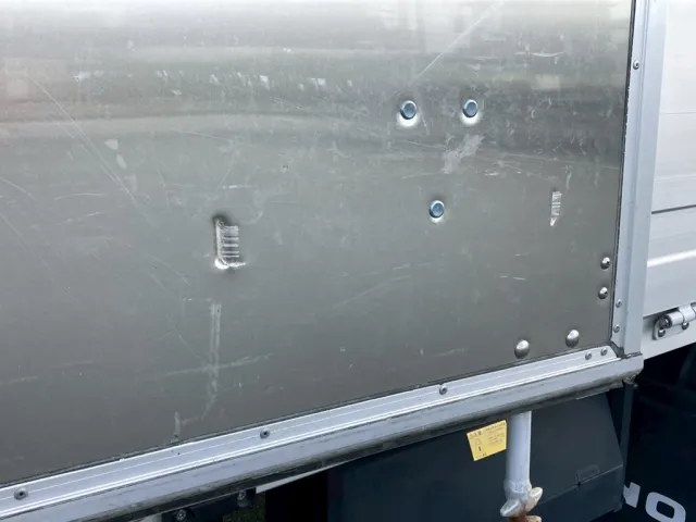 観音ドア右内側にすり傷が有ります|日野 レンジャー 2PG-FD2ABG(2WD)の写真24