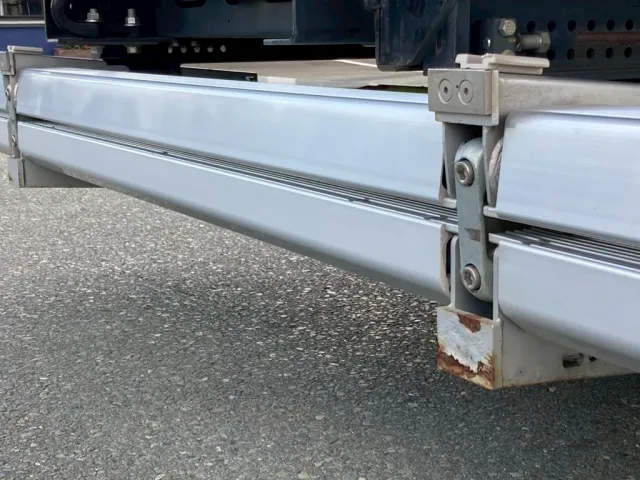 格納ゲートにサビ箇所があります|日野 レンジャー 2PG-FD2ABG(2WD)の写真26