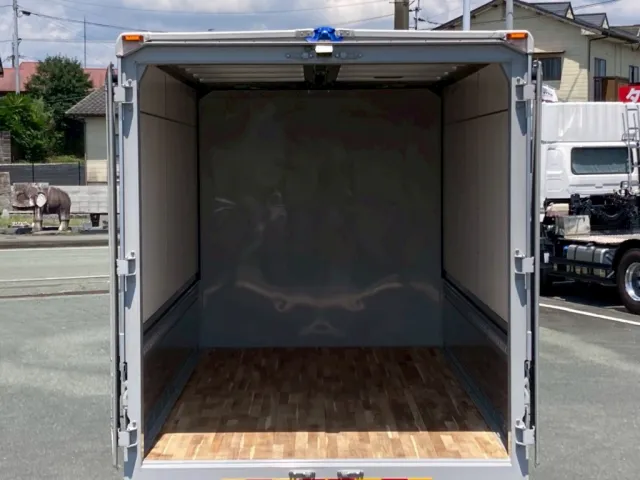 ボディー内|日野 デュトロ 2RG-XZU712M(2WD)の写真6