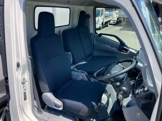 室内|日野 デュトロ 2RG-XZU712M(2WD)の写真10