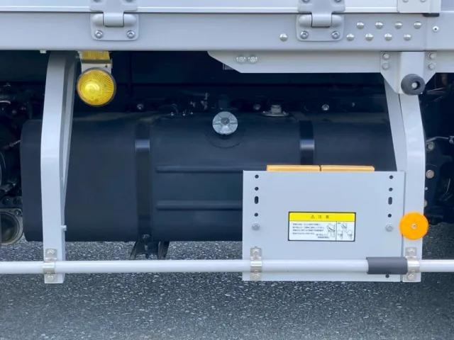 燃料タンクは100Lです|日野 デュトロ 2RG-XZU712M(2WD)の写真15