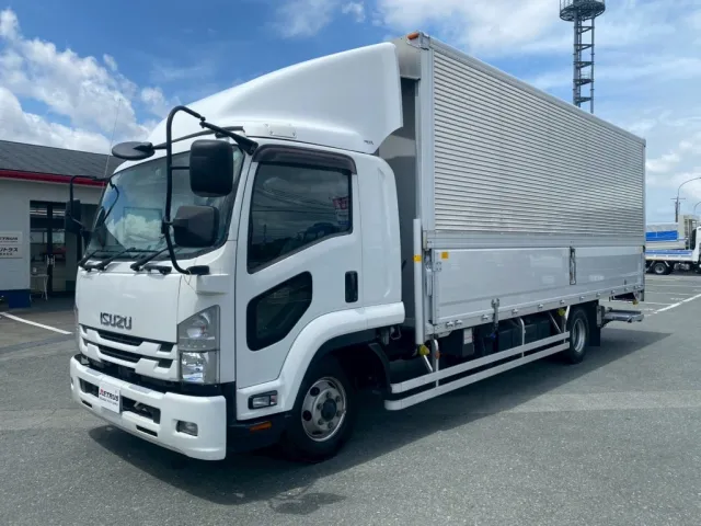 ベッド付キャブです|いすゞ フォワード 2RG-FRR90T2(2WD)の写真1