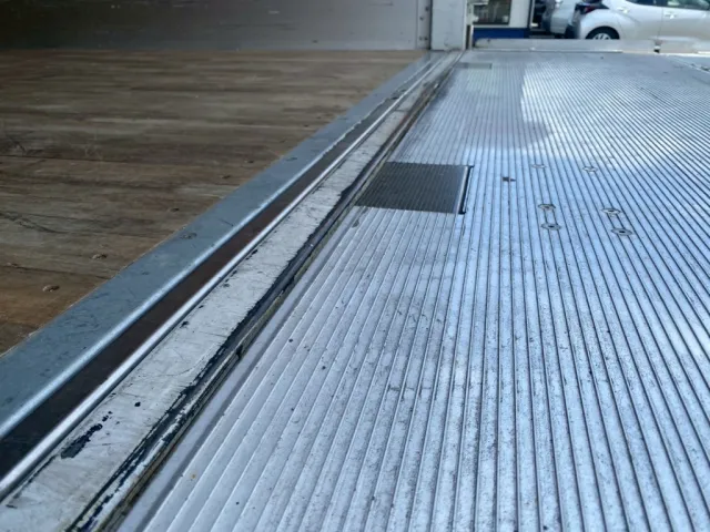 ゲートと床面のクリアランス|いすゞ フォワード 2RG-FRR90T2(2WD)の写真9