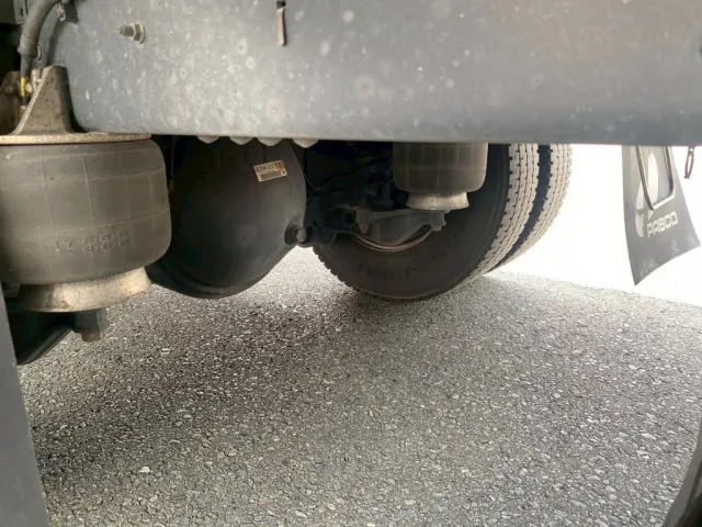 リアエアサスです|いすゞ フォワード 2RG-FRR90T2(2WD)の写真15