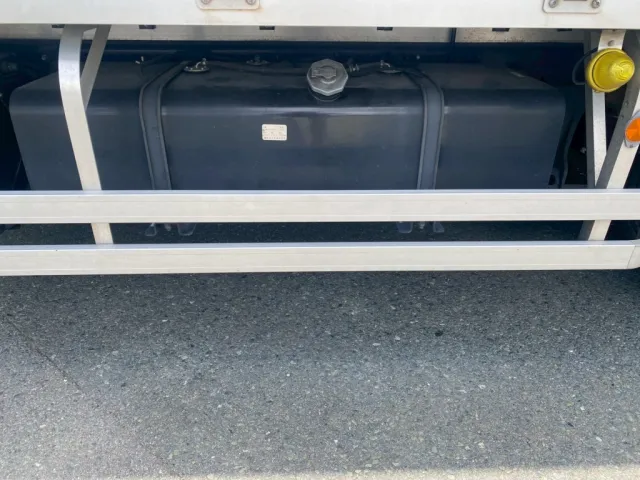 燃料タンクは200Lです|いすゞ フォワード 2RG-FRR90T2(2WD)の写真16