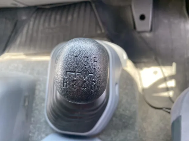 6速MTです|いすゞ フォワード 2RG-FRR90T2(2WD)の写真20