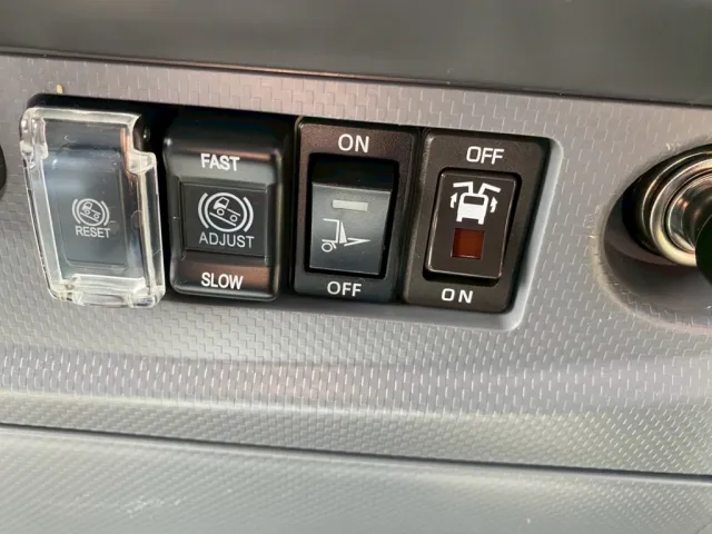 ウイングとパワーゲートのメインスイッチです|いすゞ フォワード 2RG-FRR90T2(2WD)の写真23