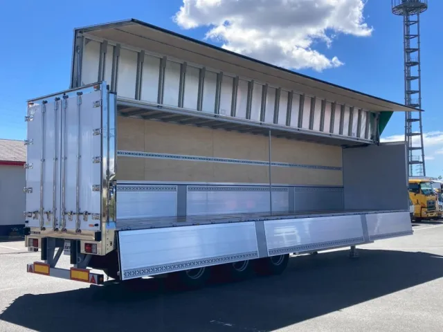 リア門口、丁番、4本掛けロッドはステンレスです|トレクス  PFB34118の写真2