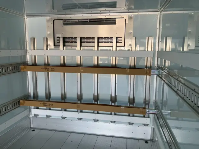 冷凍機の吹き出し口です。|日野 レンジャー 2KG-FD2ABG(2WD)の写真14