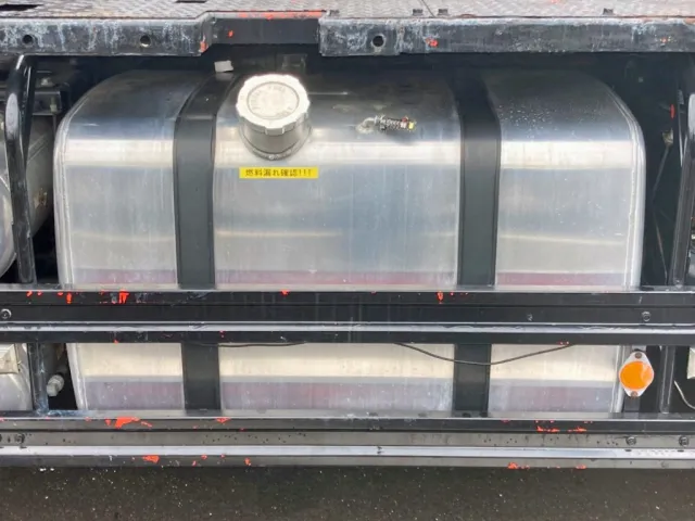 燃料タンクは390Lアルミ製です。|いすゞ ギガ QDG-EXZ52BJの写真42