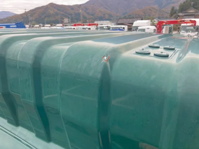 ルーフ後方運転席側に小さなヘコミ・サビがあります。|いすゞ ギガ QDG-EXZ52BJの写真49