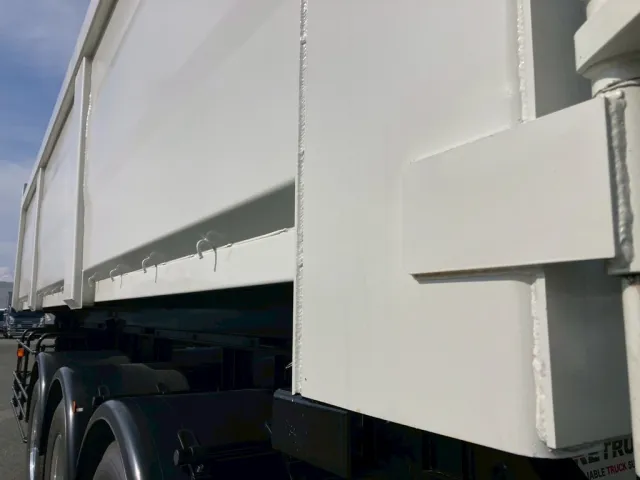 サイドにシートフックが付いています。|トレクス  PFB34112改の写真17