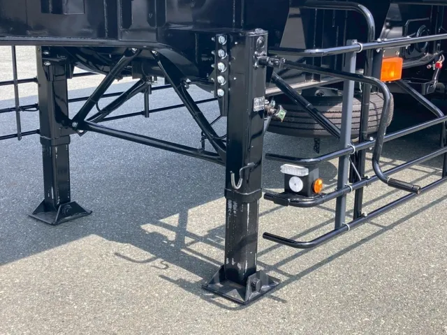 脚は手動式です。|トレクス  PFB34112改の写真21