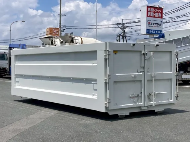 リアは観音式です|新明和  アームロール箱の写真1