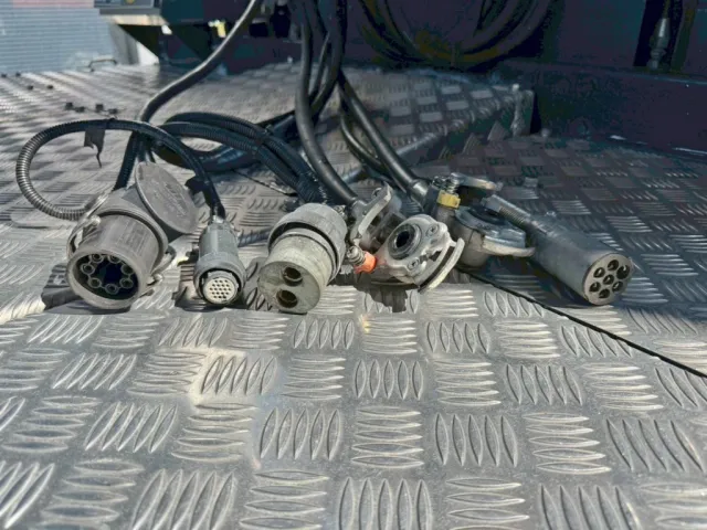 接続コネクター類です。|三菱 スーパーグレート 2PG-FP74HDRの写真13