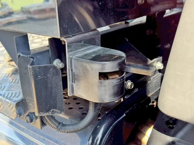 メタルコンセントの電源スイッチです。|三菱 スーパーグレート 2PG-FP74HDRの写真14