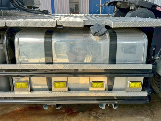 燃料タンクは、400Lアルミ製です。|三菱 スーパーグレート 2PG-FP74HDRの写真17