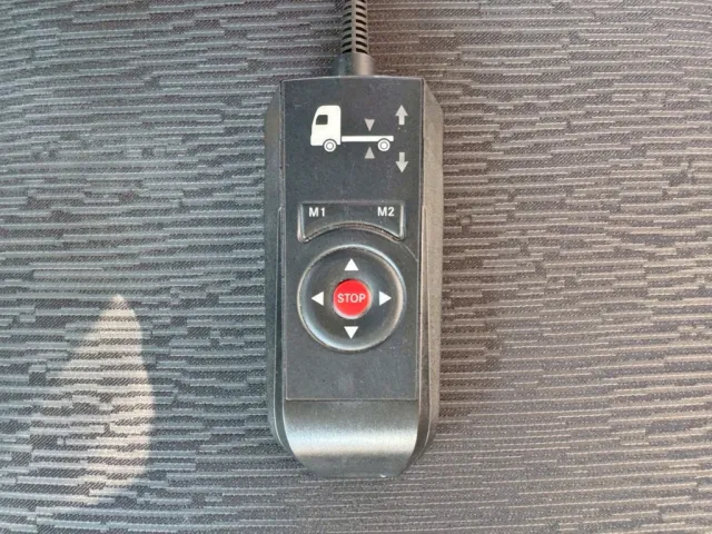 エアサスのコントローラーです。|三菱 スーパーグレート 2PG-FP74HDRの写真19