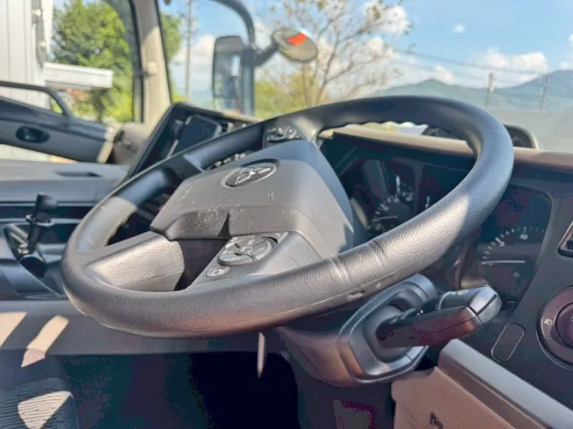 ハンドルグリップの一部に、ヘコミがあります。|三菱 スーパーグレート 2PG-FP74HDRの写真20