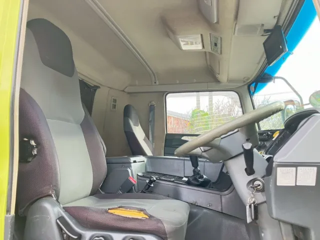 乗車定員は2名です。|三菱 スーパーグレート QKG-FV50VXの写真7