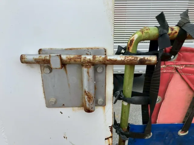 左右に、コボレーンストッパーが付いてます。(取り外し可能です)|三菱 スーパーグレート QKG-FV50VXの写真15