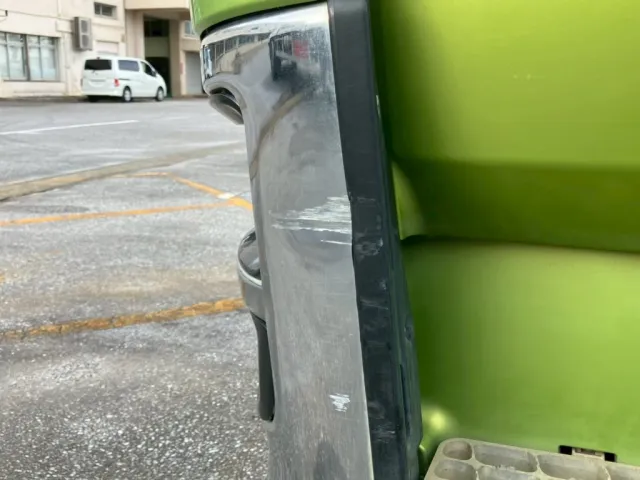 助手席側フロントバンパーに、傷・ヘコミがあります。|三菱 スーパーグレート QKG-FV50VXの写真21