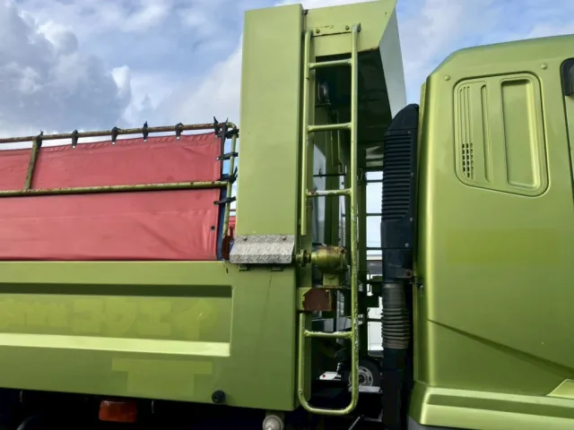 運転席側ハシゴに、傷・サビがあります。|三菱 スーパーグレート QKG-FV50VXの写真25