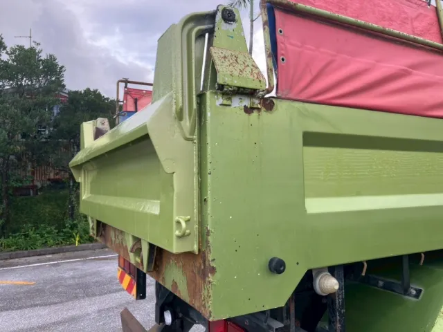 運転席側ボディー後方に、傷・サビがあります。|三菱 スーパーグレート QKG-FV50VXの写真29