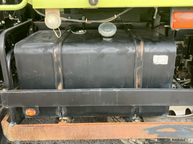 燃料タンクは、300Lです。|三菱 スーパーグレート QKG-FV50VXの写真41