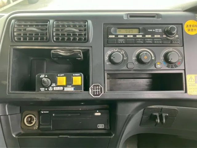 インパネ周りの状態です。|三菱 スーパーグレート QKG-FV50VXの写真45