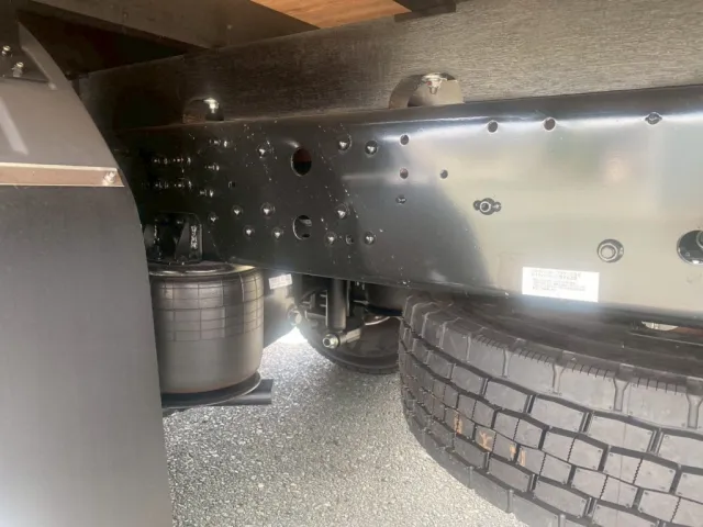 リアエアサスです|三菱 ファイター 2KG-FK65F(2WD)の写真9