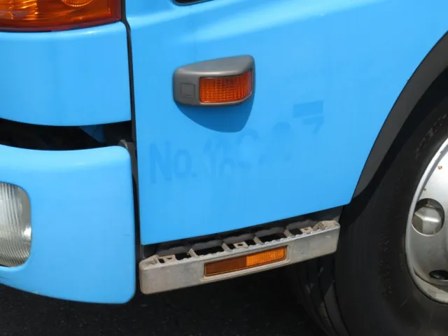 助手席ドア下部に看板日焼け跡があります。|日野 レンジャー BKG-FC7JKYA(2WD)の写真11