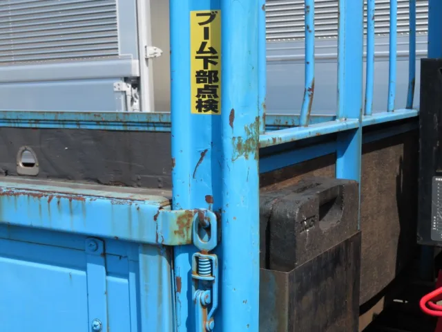 運転席側の前柱にキズ・サビ・軽いヘコミがあります。|日野 レンジャー BKG-FC7JKYA(2WD)の写真33