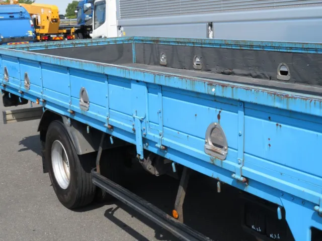 運転席側あおり各所にサビがあります。|日野 レンジャー BKG-FC7JKYA(2WD)の写真34