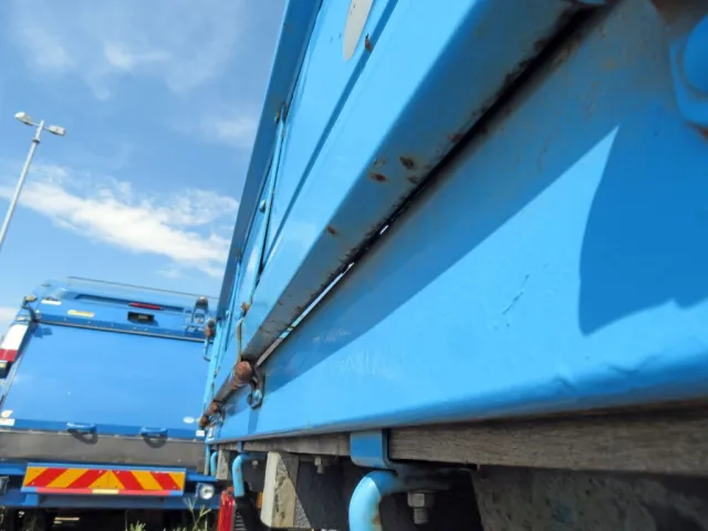 リアあおりが外側へ軽く膨らんでいます。|日野 レンジャー BKG-FC7JKYA(2WD)の写真39