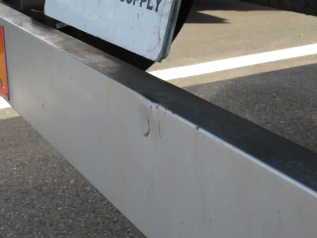 リアバンパー中央付近にヘコミがあります。|日野 レンジャー BKG-FC7JKYA(2WD)の写真41