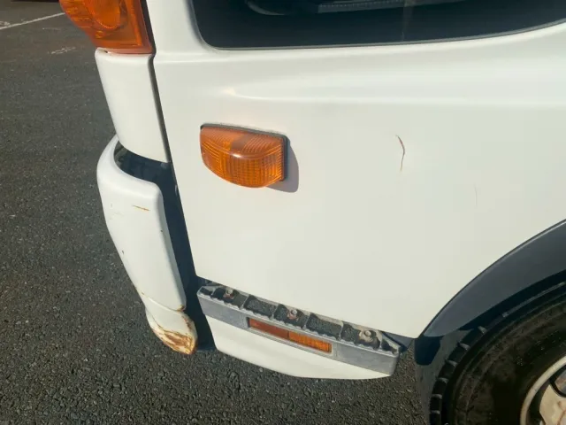 助手席側ドアにすり傷が有ります|日野 レンジャー QKG-FE7JLAAの写真20