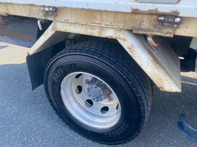 右リアフェンダーにすり傷、サビが有ります|日野 レンジャー QKG-FE7JLAAの写真27